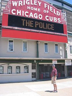 250px-Wrigley_Field_terrenpeterson.jpg